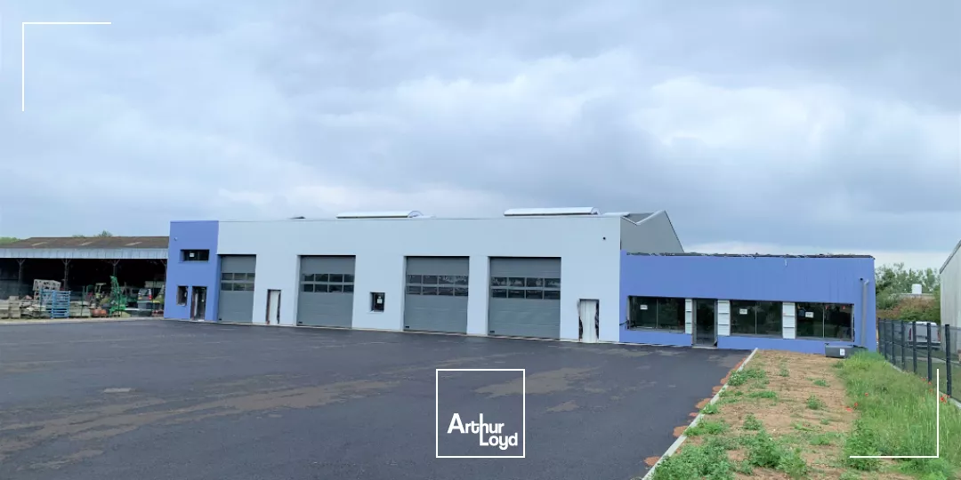 A vendre : Local d'activités 981 m² Terrain 3 011 m² - NAZELLES-NEGRON / LES POUJEAUX